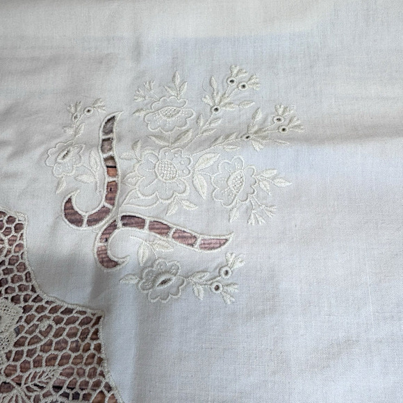 Vintage Set Embroidered Beige Table Runner w 2 Napkins Cutwork Embroidery - Picture 3 of 6